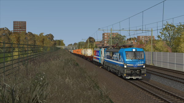 RTBC 193 495 staat te wachten voor een rood sein om vervolgens met de Container trein naar Venlo te rijden.